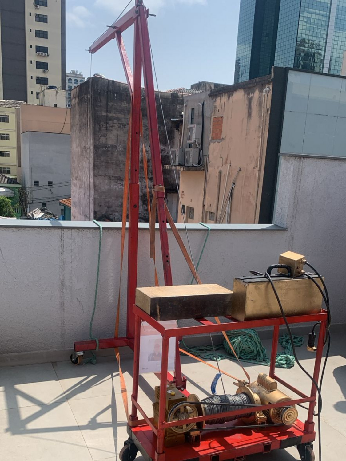 Içamento de móveis em obra residencial
